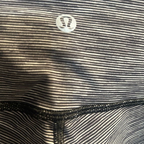 Lululemon Wunder Under Hi-Rise 1/2 Tight, Size 8 - Picture 9 of 11